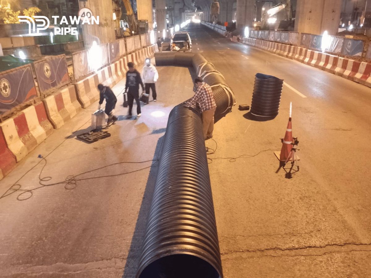 ท่อลอนระบายน้ำ HDPE เสริมเหล็ก ผนังสองชั้น ชนิด II SN10 ขนาด 1000 มม. ยาว 15 เมตร มุมที่ 2
